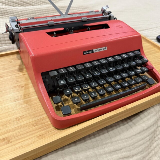 Olivetti LETTERA 32 タイプライター（1974年製、ウォーターメロン