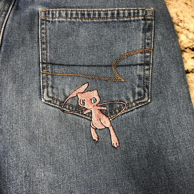 ポケモン ミュウの刺繍デザイン、4サイズ（デジタルダウンロード