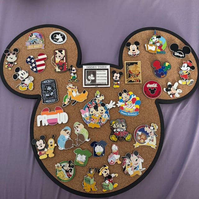 ミッキーマウスピントレーディングボード、ミッキーピンディスプレイ
