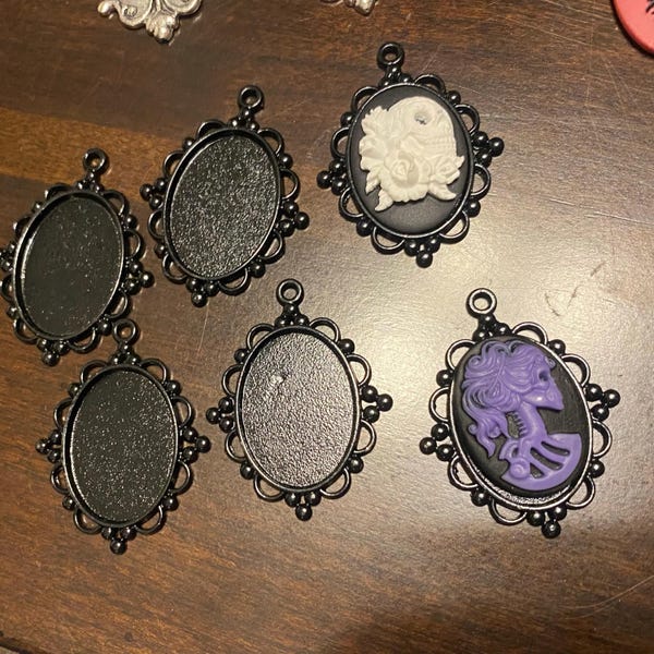 2 Fary and Thstle vory Color on Black 40mm X 30mm Resn CAMEOS LOT