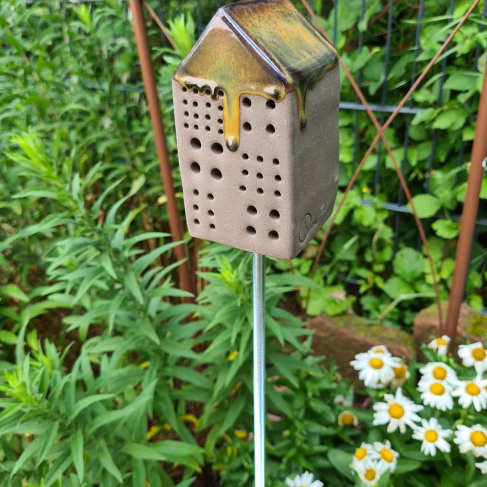 Bienensteinhäuschen Insektenhotel
