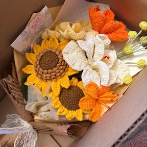 Girasole super grande all'uncinetto, girasoli lavorati a maglia con foglie, semi con petali multipli, fiori all'uncinetto, ornamento per la casa, regalo per la mamma - Italia
