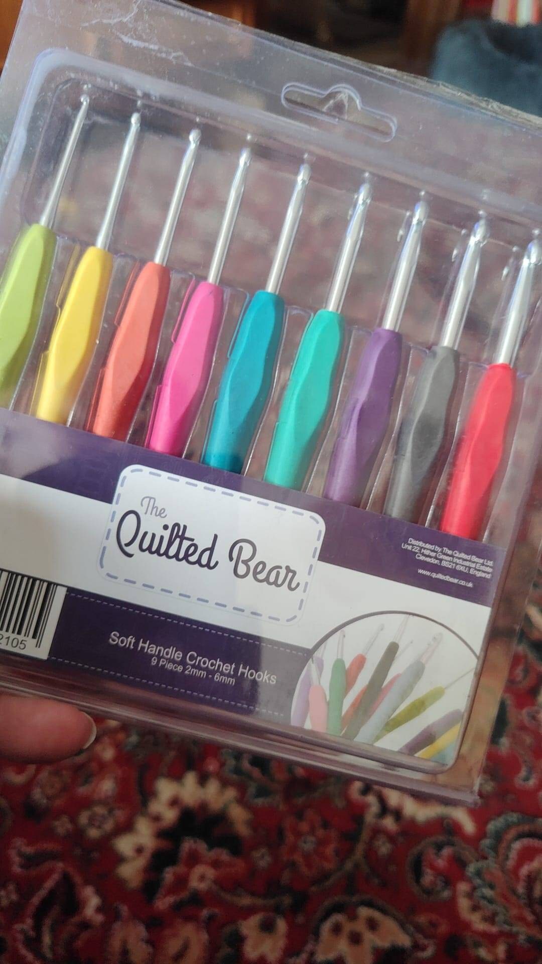 The Quilted Bear Crochet Hook Set - 9 Piece Soft Grip Silicone Rubber Handle Crochet Hooks Set for Knitting & Crochet