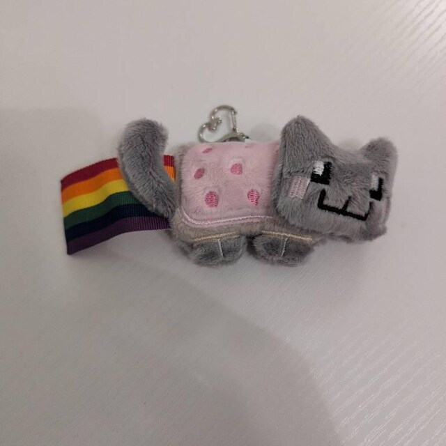 ニャンキャット風ぬいぐるみキーホルダー - Etsy 日本