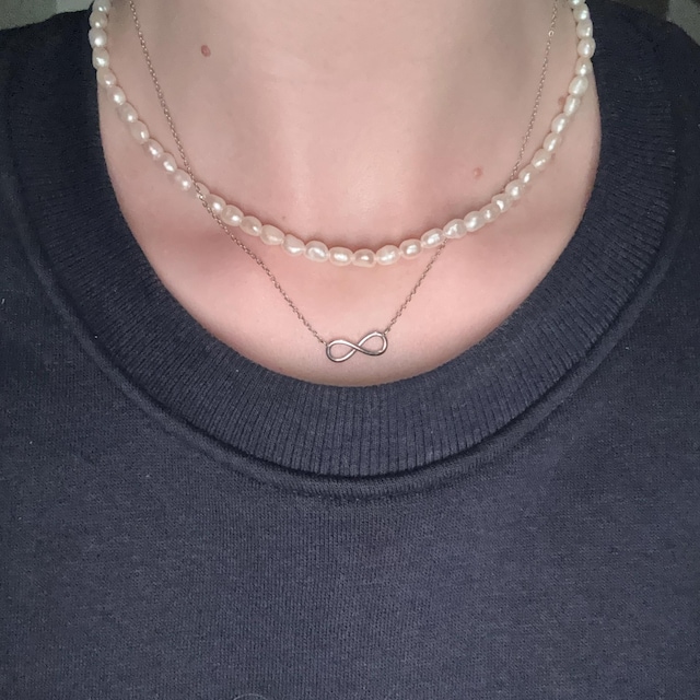Collana con ciondolo a forma di simbolo dell' infinito con