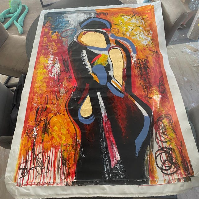 壁にオリジナルのモダンな抽象画、明るいカラフルな絵、質感のある