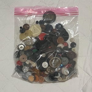 ヴィンテージボタン詰め合わせ - 各種ボタン - カップスクープ1個入り