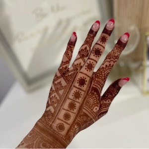 Zoha added a photo of their purchase