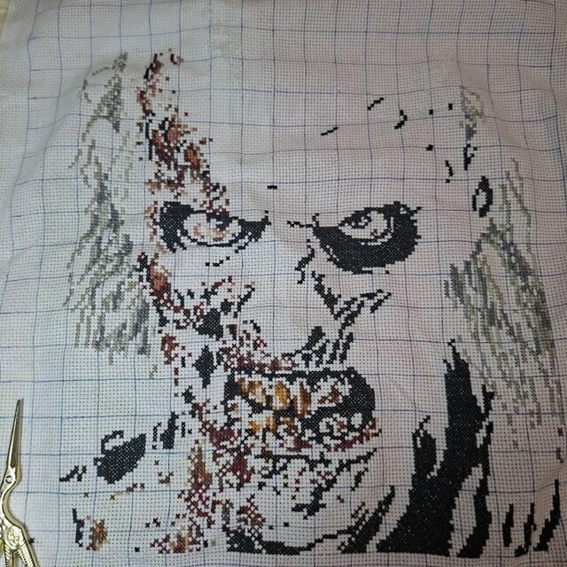 リアルなゾンビのクロスステッチパターン：ホラー映画の刺繍（デジタル