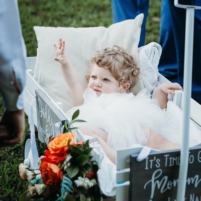 Tio Aqui Viene El Amor De Tu Vida Wood Sign Spanish Ring Bearer Sign