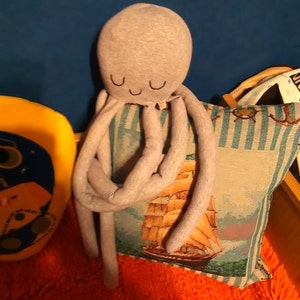 En Peluche En Forme De Poulpe En Jersey Gris Melange Ou Tissu Etsy