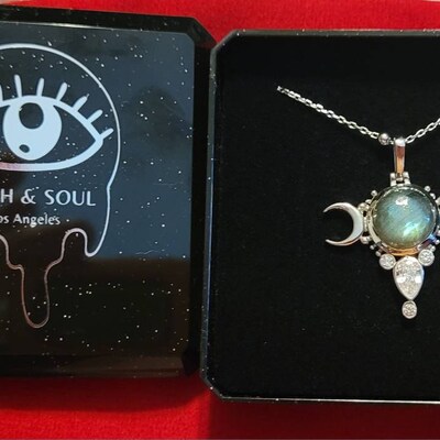 Gold 925 sterling silver shahmaran with teardrop stone detail 152