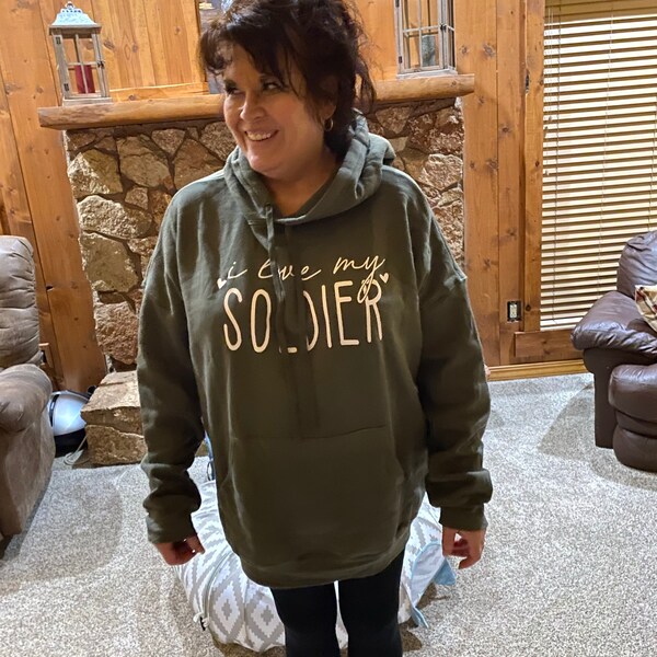 The Floral Applique Teammate Sweatshirt - Army