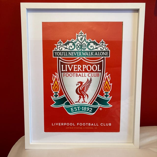 リバプールFCプリント - エンブレム入り赤背景ポスター LFC