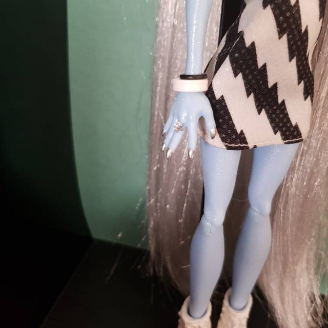 Dolltress Stormy Blonde - Kiwi Nylon Doll Hair for rerooting Dolls and Wig  Making, 1/2 Tress -20gm, DIY/BJD/MLP/Barbie/Blythe/Monster