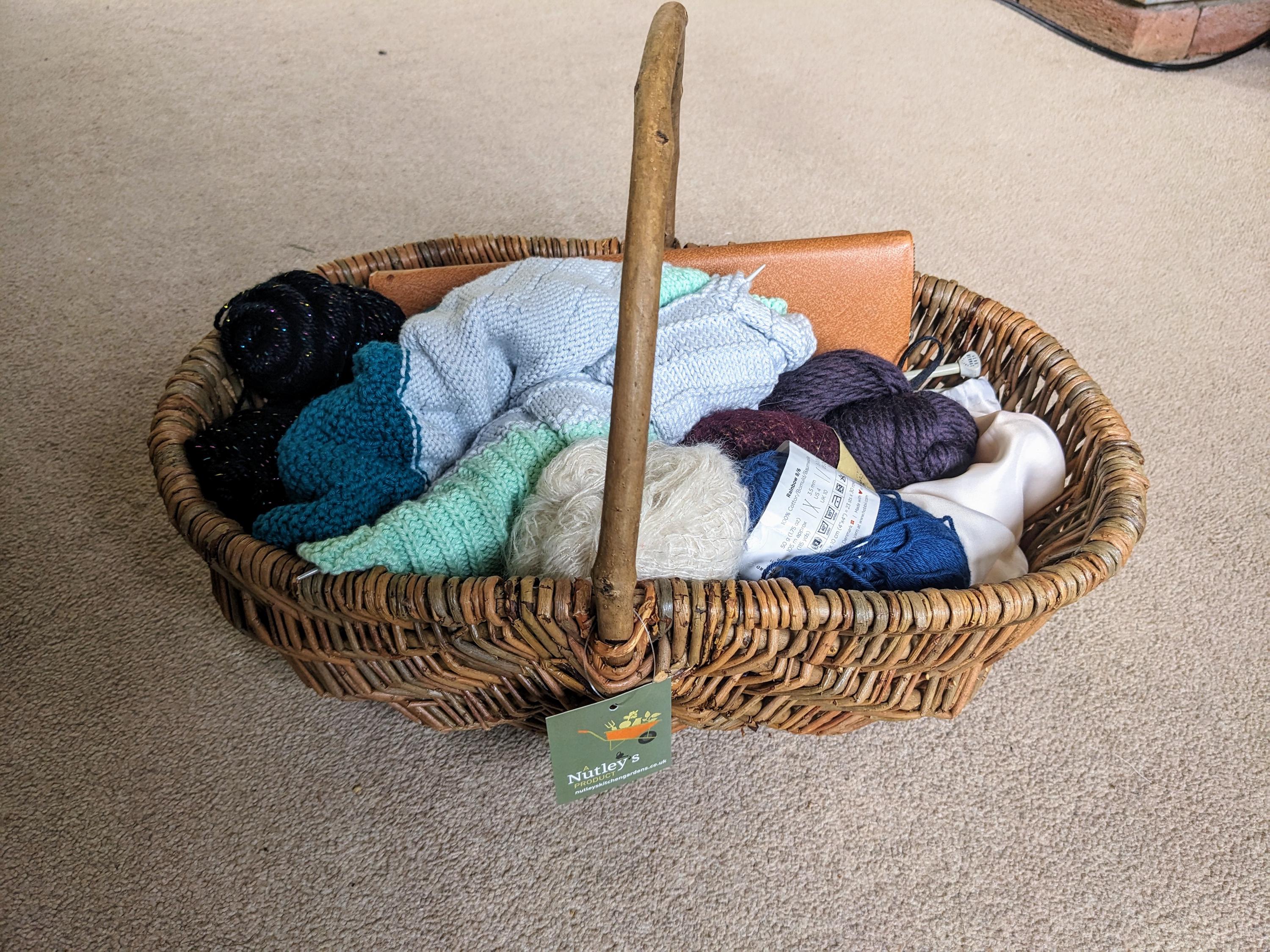 Nutley&#39;s Medium Beautiful Hand-Made Rustic Willow Garden Trug Basket wicker