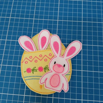 Machine Embroidery Design ITH Easter Bunny Finger Puppet & Egg Pocket ...