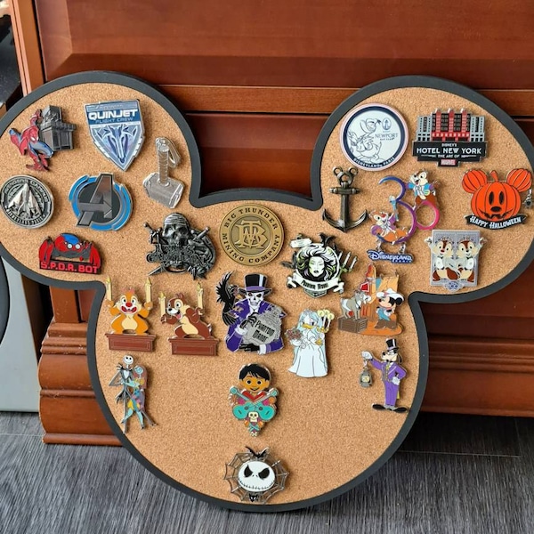 Disney’s Mickey Mouse , Minnie Mouse Pin Board, Disney Pin Trading ...