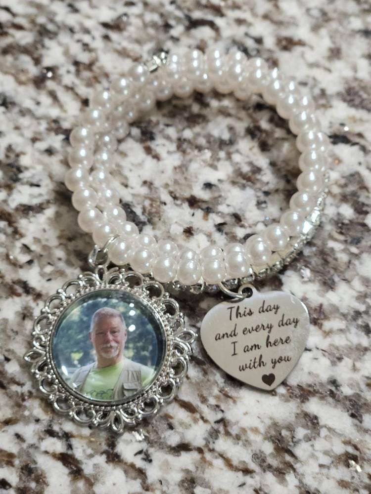 Custom Photo Bridal Bouquet Charm, Wedding Bouquet Charm with Pearl, Memorial Gift for Bride, Bridal Shower Gift, Wedding Gifts for Her