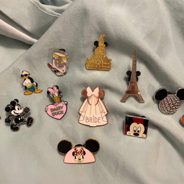  Disney Trading Pin Lot Assorted Pins - Choose Your Size Lot -  ALL TRADABLE PINS - Enamel/Metal Set Mickey Backing - Limited Pins  Collector - Mickey Minnie Princess: Clothing, Shoes & Jewelry
