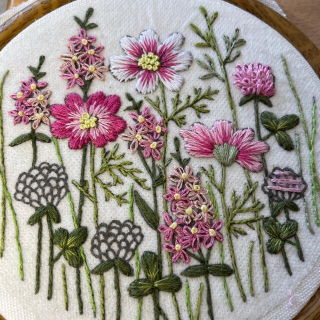 花の刺繍のPDFパターン：ピンクの草原のコスモス、クローバー