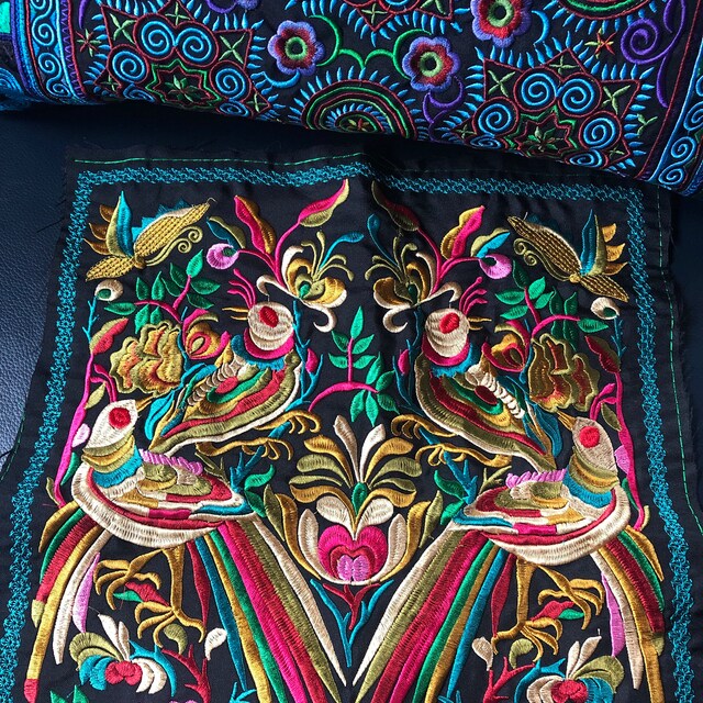 タイの山岳民族刺繍織物4羽の鳥模様、民族刺繍、新型機械モン族織物