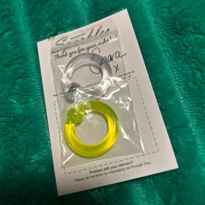 グリーンUVアクリル製ヘビーゲージボールクロージャーリング 1個