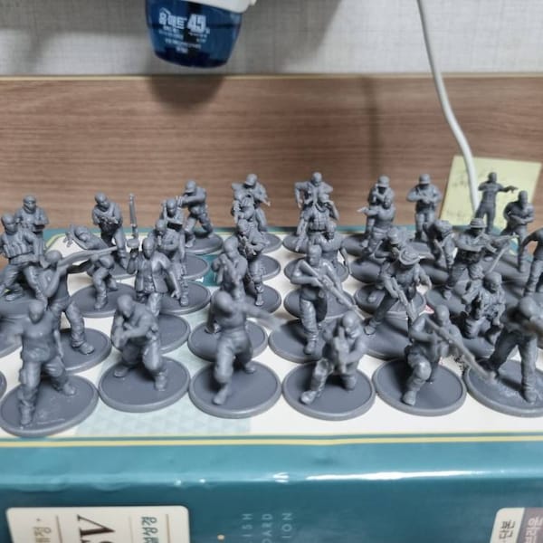 Figurine 3D Civils Pour Wargaming 28mm/32mm - Bureau Moderne - Gris - Neuf