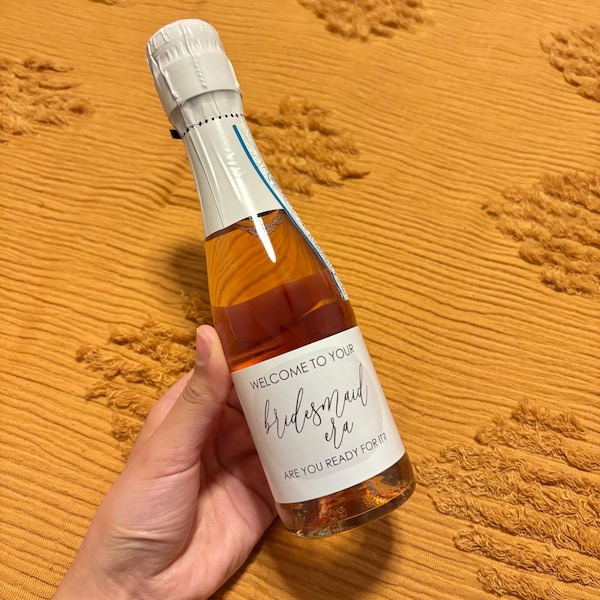 What to Write on a Personalised Champagne Label