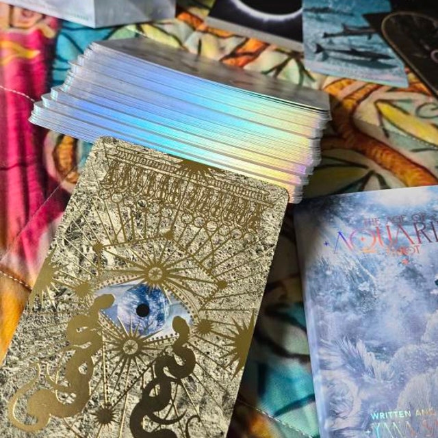 Age of Aquarius Tarot | 88 Cards | Guidebook | Holographic Foil