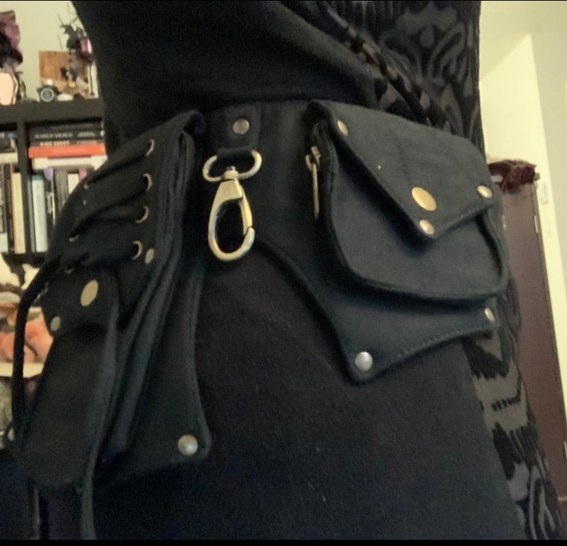 Pocket belt ~ Utility belt ~ Festival and travel hip bag ~ With 5 pockets ~ Black cotton ~ Unisex ~ The Celticbelt