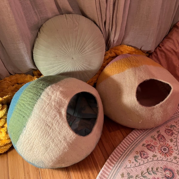 NEPALI WOOL FELT CAT CAVE – MYSTERIOUS BLUE CRYSTAL main image 1