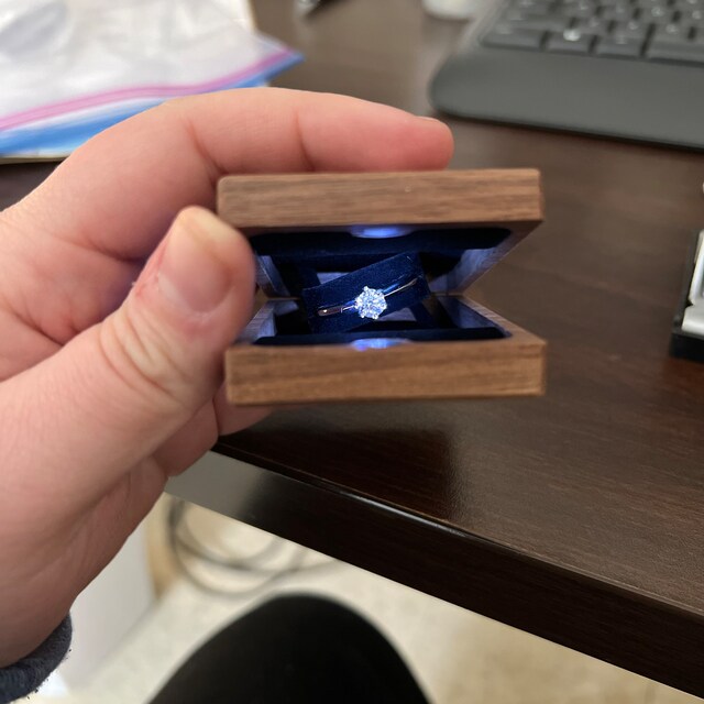 X-braced LED Rotating Engagement Ring Box Slim Kinetic Light-up