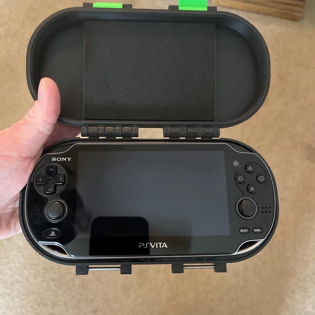 Sony PS Vita 1000 OLED Blu – Ottime Condizioni Con Scheda 8GB E Caricatore