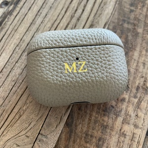 Marieantoinette added a photo of their purchase