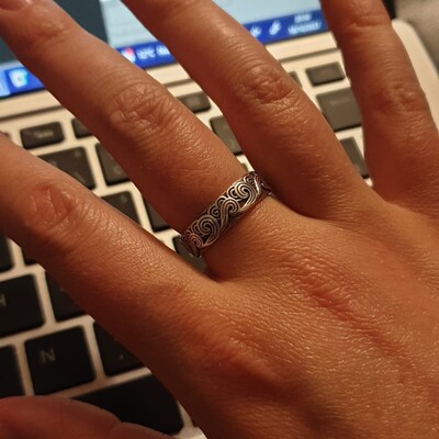 925 Silver Tiny Black Gem Thin Wave Ring main image 0