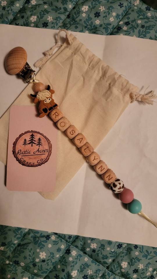 Highland Cow Pacifier Clip | Farm Pacifier Clip | Cow Dummy Clip | Cow Binkie Clip |Cow Baby Gifts |Mama Gifts |Baby Shower Gifts |Cow Print