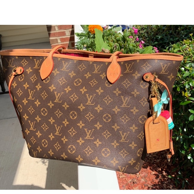 Louis Vuitton LV luggage tag, Women's Fashion, Bags & Wallets, Purses &  Pouches on Carousell