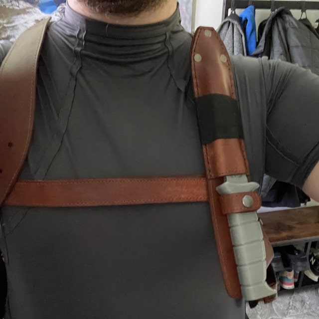 Safariland バイオハザードRE:4 レオン風ホルスター レオンのコスプレ。REmakeのレオンはどんなベルトとホルスターを