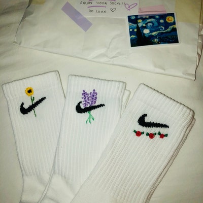 Hand Embroidered Lavender Sockscustomized Sockseveryday Crew - Etsy