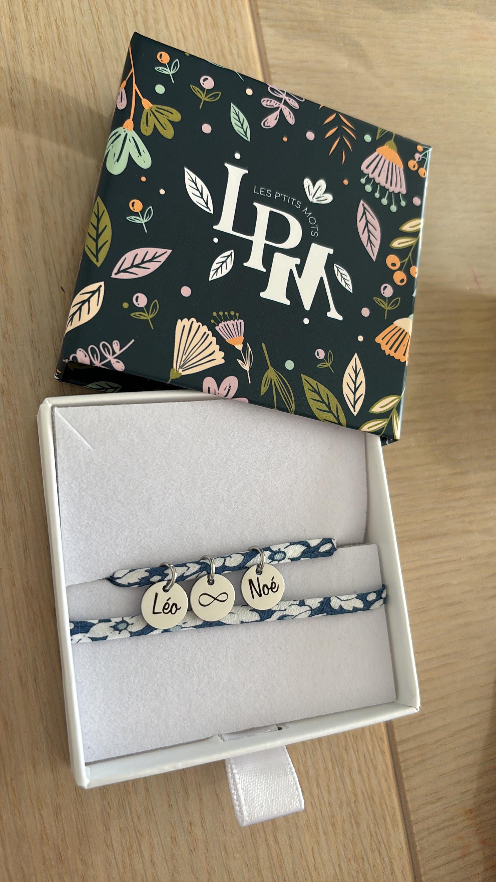 Personalized bracelet, 2-turn liberty cord with engraved medals and charm, Gift for Mom, Grandma, Godmother, Birth jewelry, Christmas gift