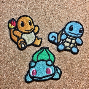 ポケモン 初代 ヒトカゲ ゼニガメ フシギダネ 刺繍 ポリエステル ネクタイ 刺繍ファイル: 第一世代スターター (フシギダネ、ヒトカゲ、ゼニガメ