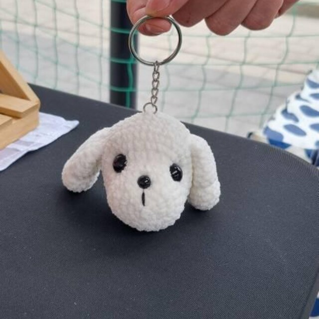 かぎ針編みのマルチーズ犬のパターン: あみぐるみマルチプーのおもちゃ