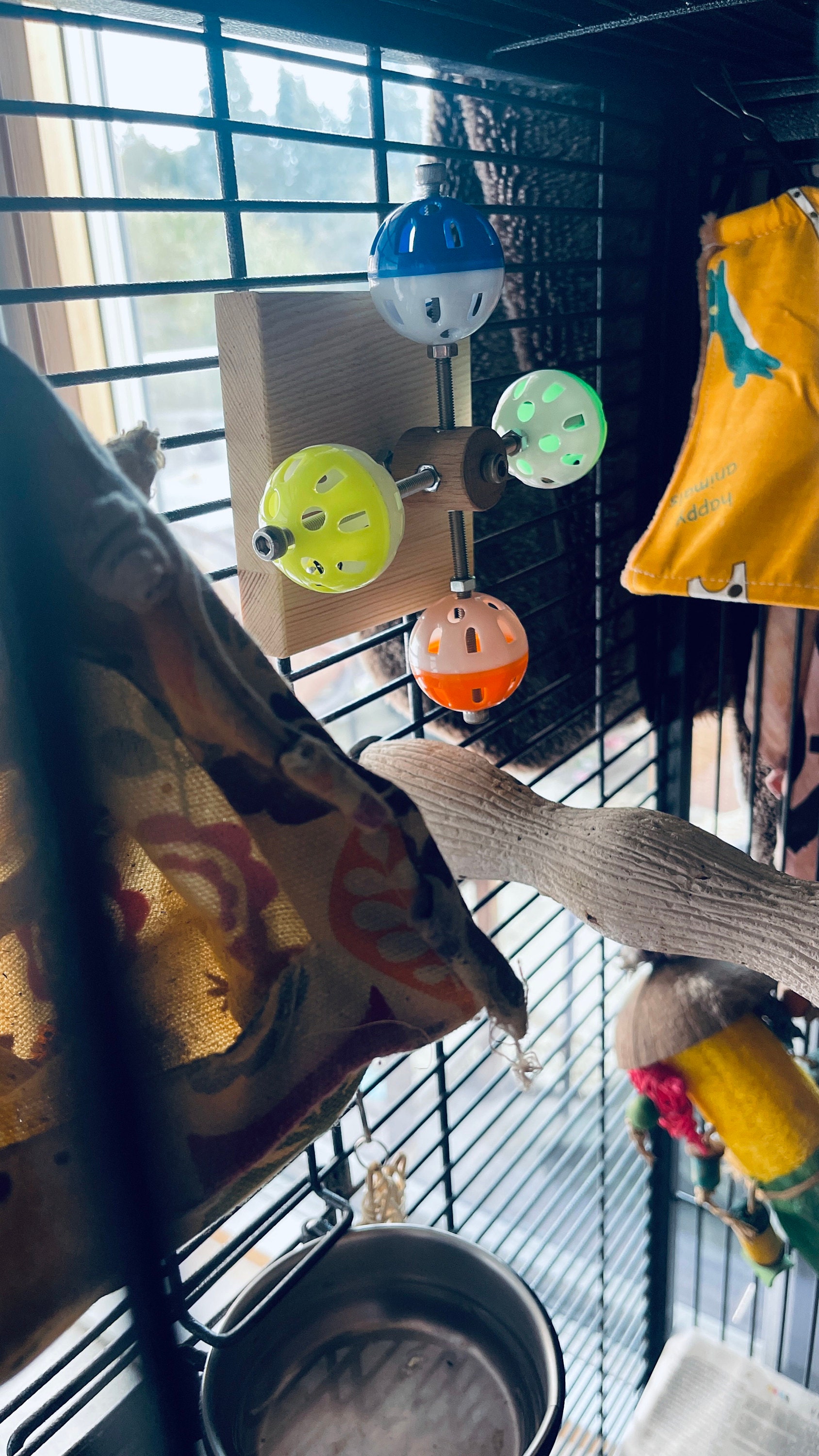 Rotating Colorful Balls Toy for Birds, Budgies, Budgerigars, Parakeets, Parrots, Cockatiels, Parrotlets, Lovebirds, Conure, Caique, Lorikeet