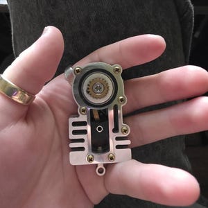 手作りエンジンフィジェットスピナーキーチェーンメタルEDCギア