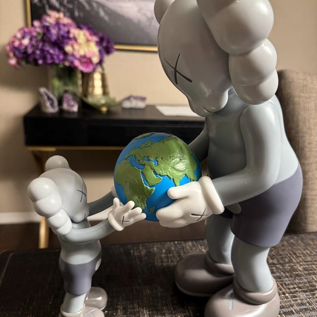 Replica KAWS 'the Promise' Figure Statue - Hypebeast Decor Replica KAWS 'the Promise' Figure Statue - Hypebeast Decor