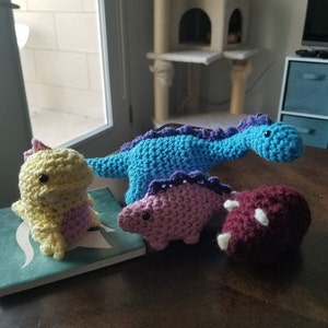  Crochet Kit for Kids Adults and Beginners, Learn to Crochet  with Crochet Animal Kit for Beginners, Complete Crochet Dinosaur Stater  Kits with Step-by-Step Video Tutorials and Instructions-Stegosaurus