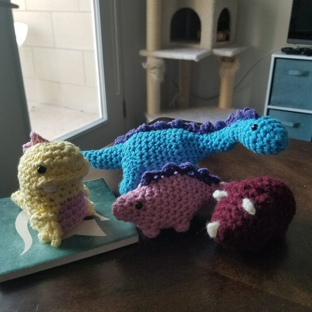 INSCRAFT Crochet Kit for Beginners, 6 Pack Dinosaurs Crochet Animal  Kit,Starter Kit with Step-by-Step Video Tutorials, Learn to Crochet Kits  for