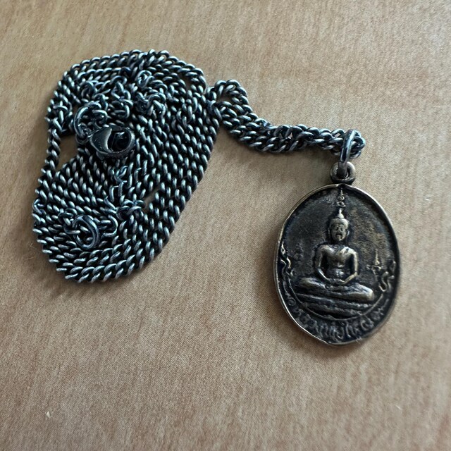 Ciondolo Buddha in onice intagliato a mano, argento sterling Ciondolo Buddha in onice intagliato a mano, argento sterling