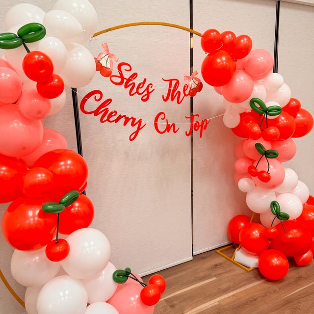Set Decorazioni Tema Ciliegia: Striscione 'She's The Cherry On Top' E Ghirlanda Di Ciliegie Per Addio Al Nubilato, Baby Shower E Feste